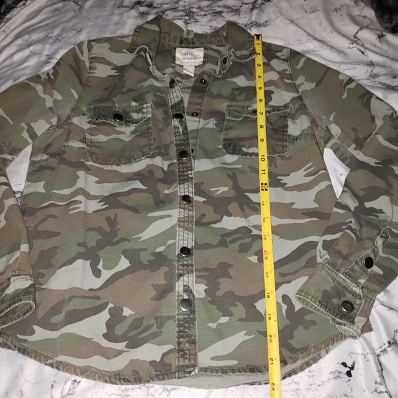 5 For $25✨️ Womens Size Small Army Green Print Button Up Collard Jacket Top - Picture 6 of 6